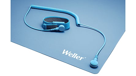 WE T0051403699 IMG Angle SolderMat blue Wristband