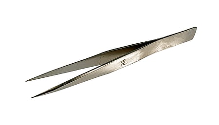 Präzisionspinzette mit mittelfeinen Spitzen, vernickelt