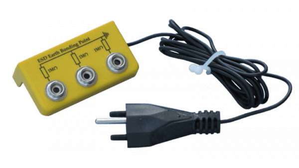 Erdanschlusswinkel mit T12-Netzstecker, mit 3 Druckknöpfen 4mm