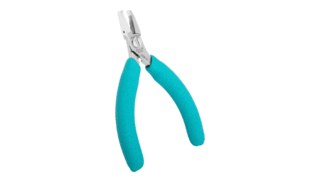 Distance cutter cuts copper wire to a length of 1.3 mm