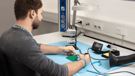 WE T0051403499 IMG APP SolderMat blue 2 Restauré